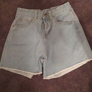 High waisted 80s style denim shorts! BRAND NEW